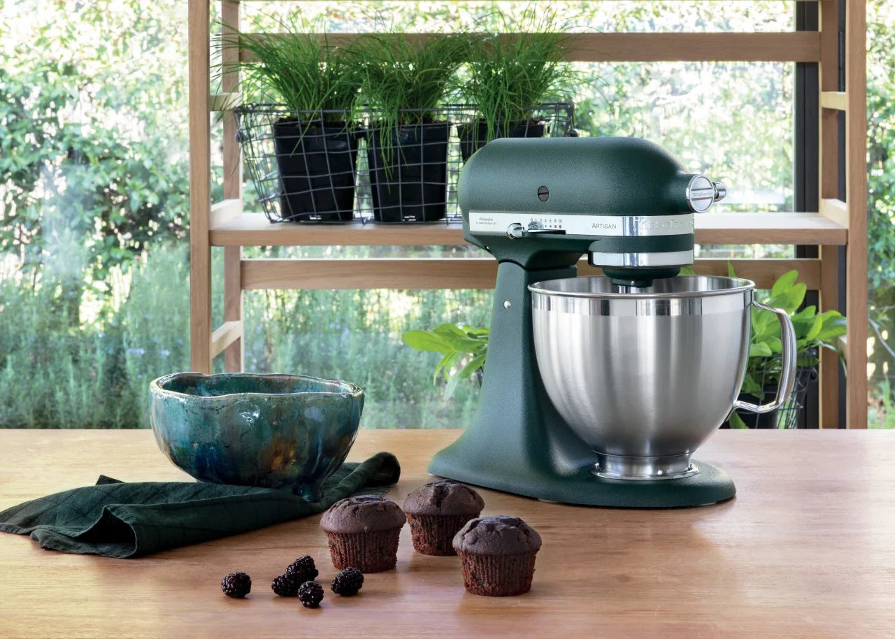 KitchenAid 4,8 L 5KSM185 Artisan Küchenmaschine Fleischliebhaber-Edition Fleischwolf Metall 5KSMMGA Gr. 8 und Spritzgebäckvorsatz