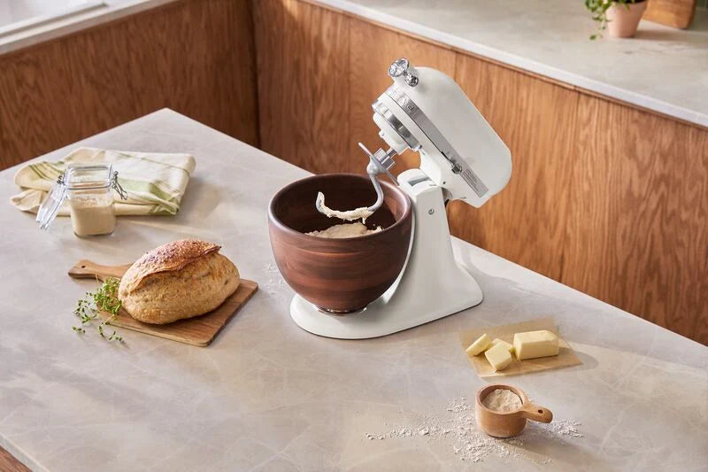 KitchenAid 4,7 L 5KSM156WBEPL Artisan Küchenmaschine mit Walnuss-Rührschüssel