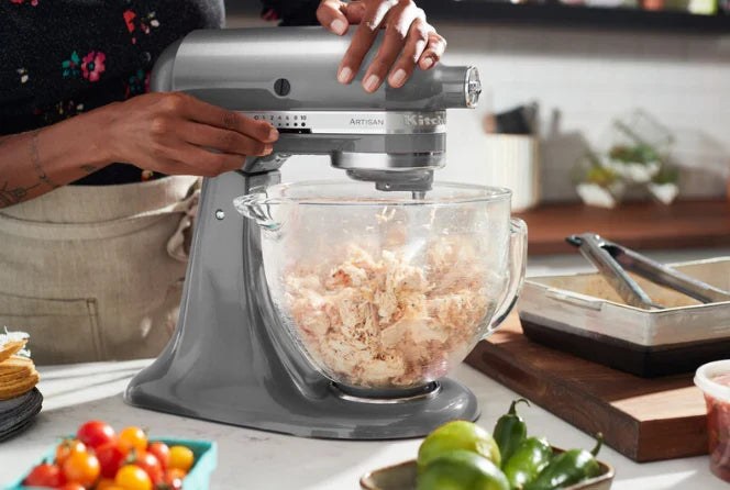 KitchenAid 4,8 L 5KSM185 Artisan Küchenmaschine Fleischliebhaber-Edition Fleischwolf Metall 5KSMMGA Gr. 8 und Spritzgebäckvorsatz